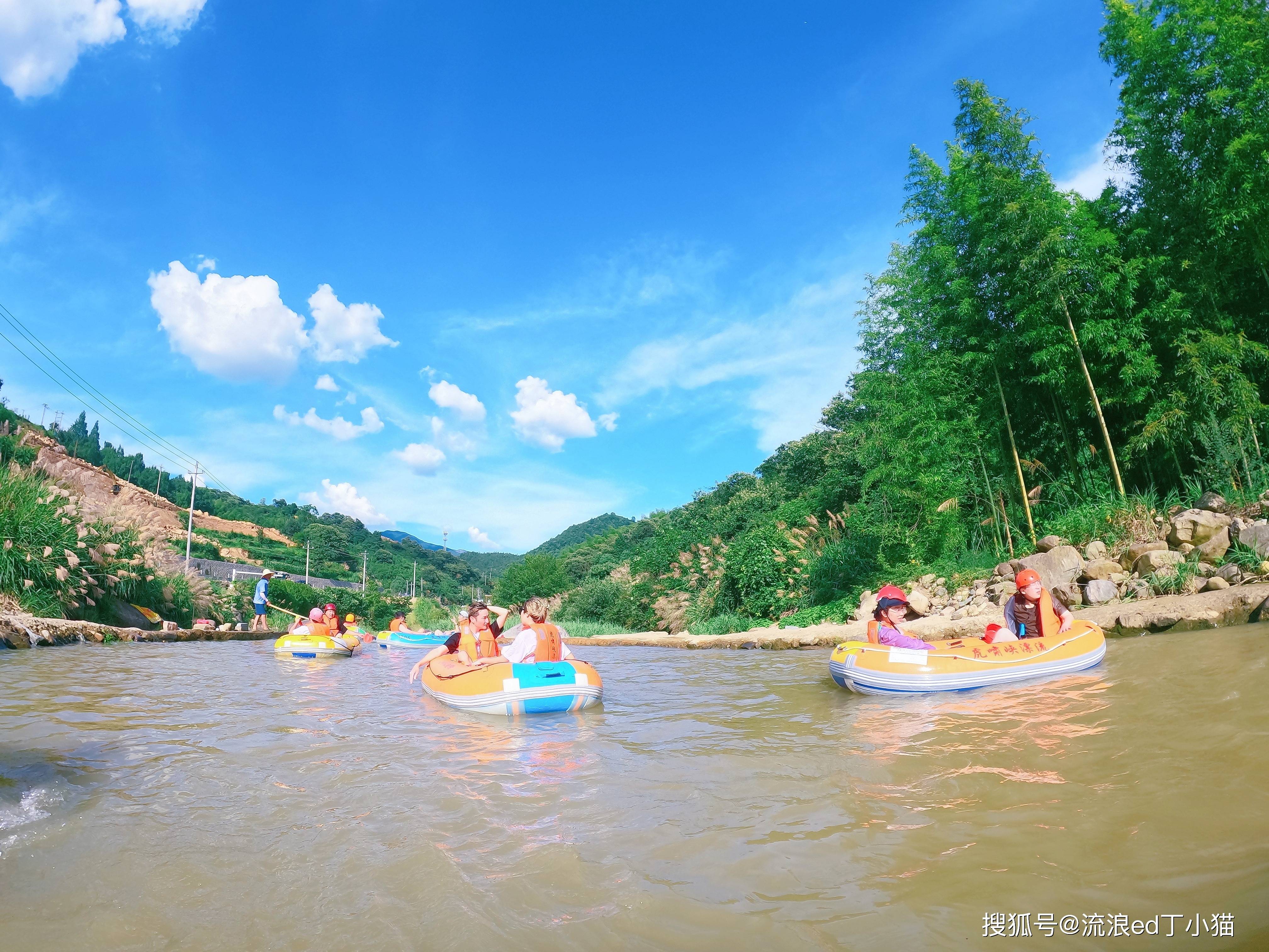 大型水域浮筏漂流，激流中的极速挑战赛的简单介绍