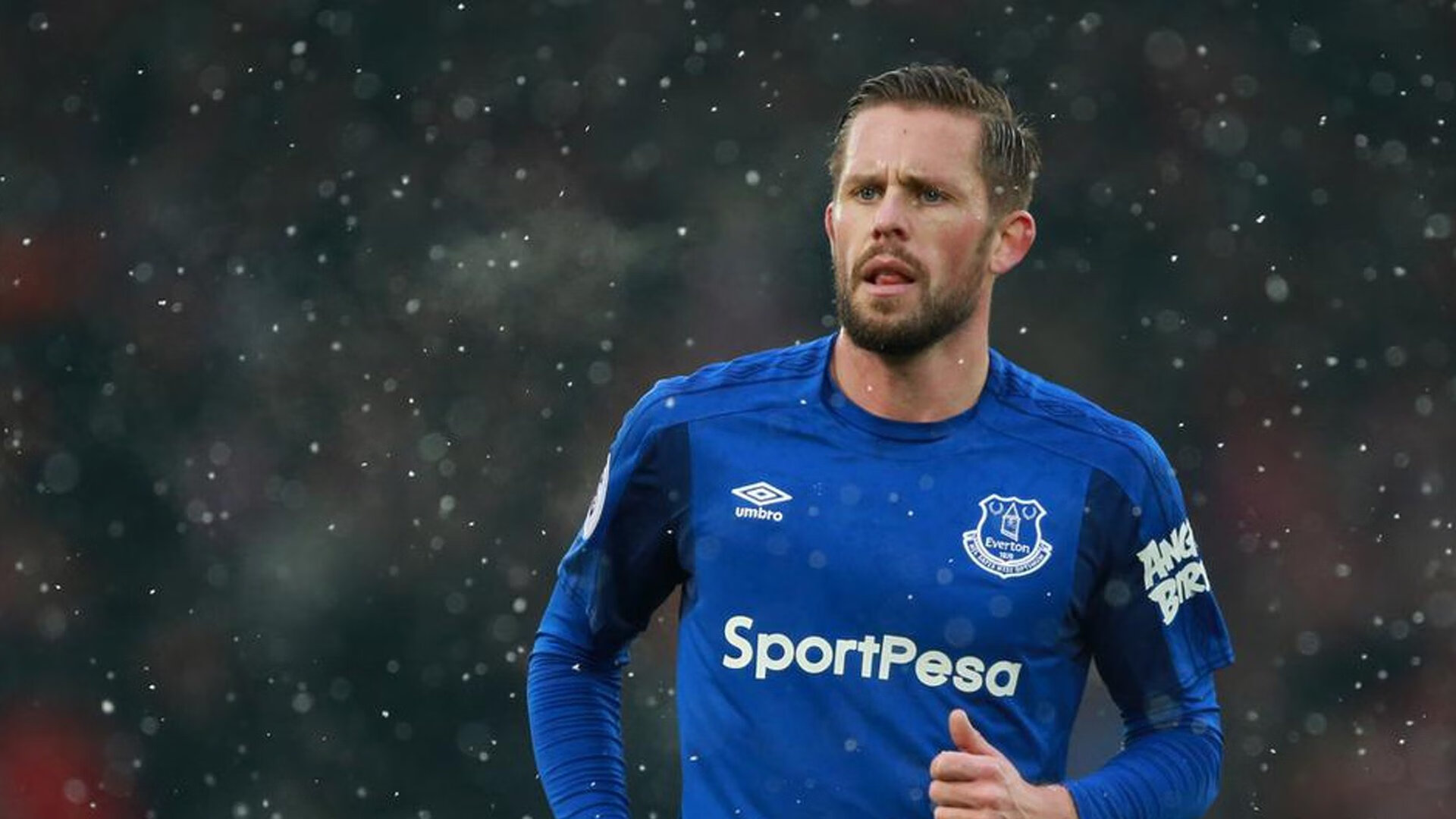 九游登录入口-英格兰骑手安娜·史密斯在巴黎奥运会障碍赛中获得铜牌，展现坚韧精神。