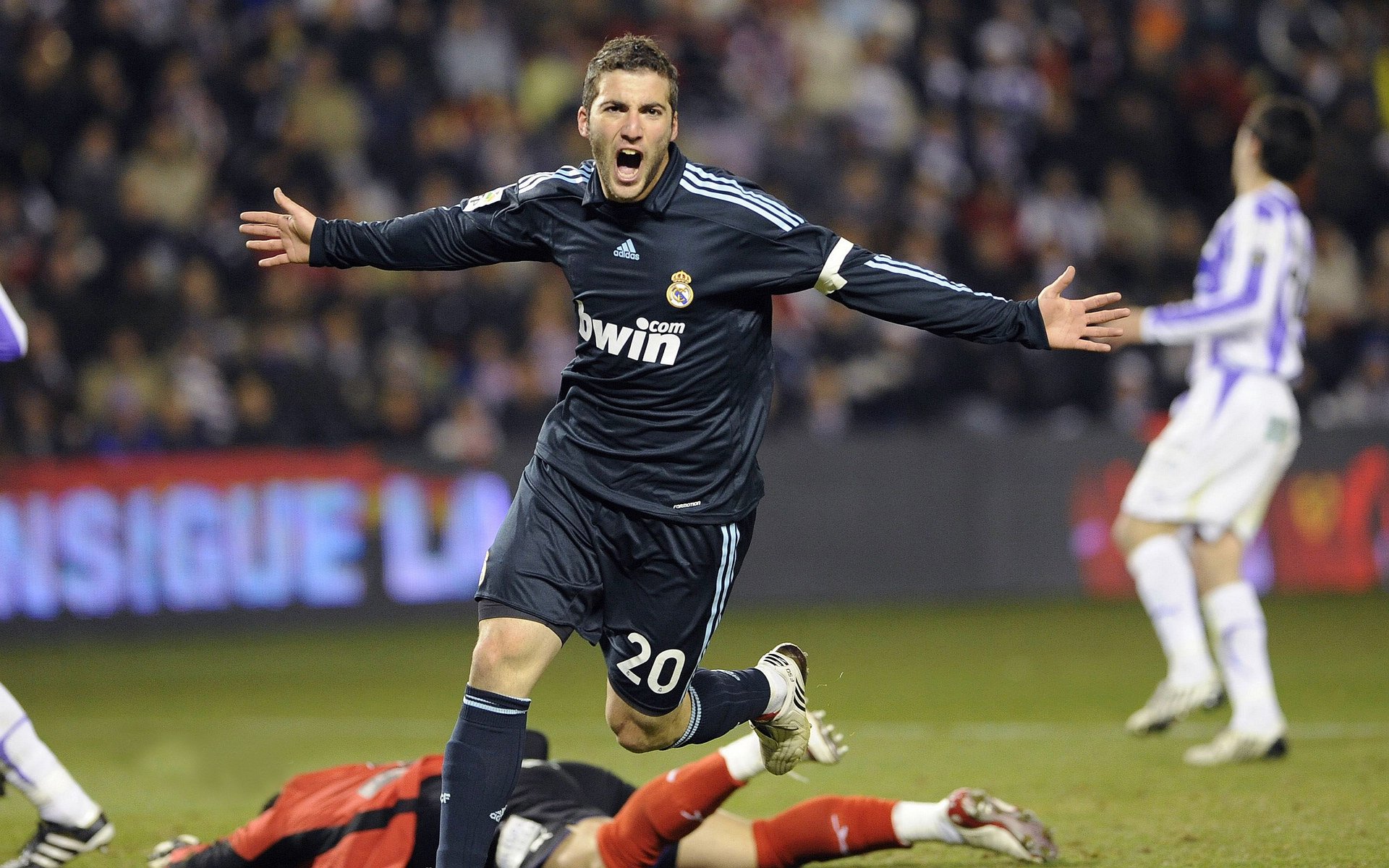 赛后采访：欧洲足球巨星的心声与梦想，欧洲足球球员